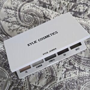 kylie jenner smoky palette
